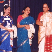 Sarayu Sai receives "Nritya Kalaivani" award from the famous vocalists the Kalaimamani "Bombay Sisters" and Smt Vani Jairam