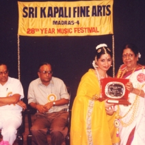 Acharya Choodamani Smt K J Saraja present a memento to Sarayu Sai