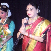 Natya Peroli Smt. Padmini felicitating Sarayu Sai